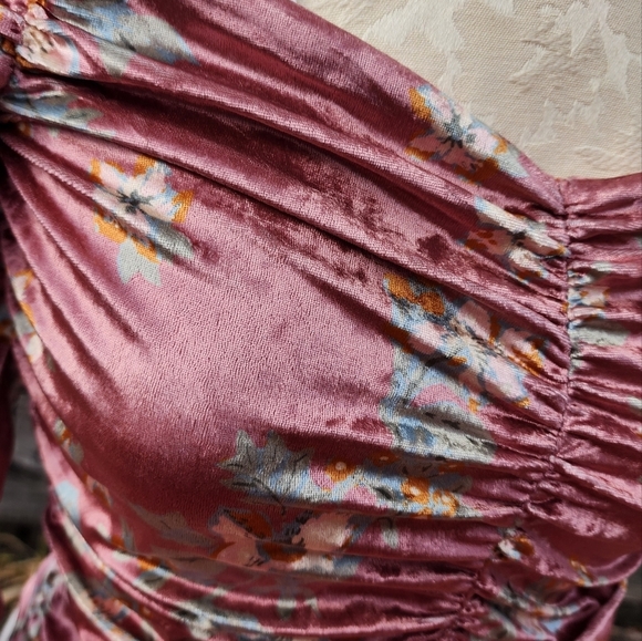 Free People Velour Velvet Long Sleeve Crop Off The Shoulder Rushing Fall Top - Picture 8 of 15